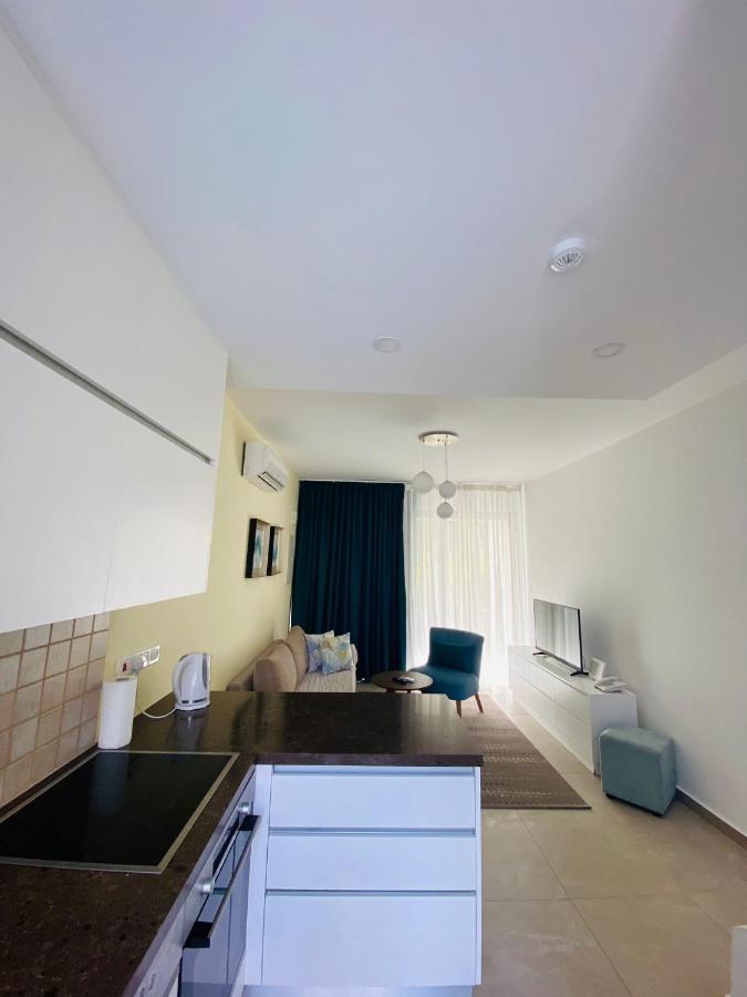 Victoria Suites Пафос Екстериор снимка