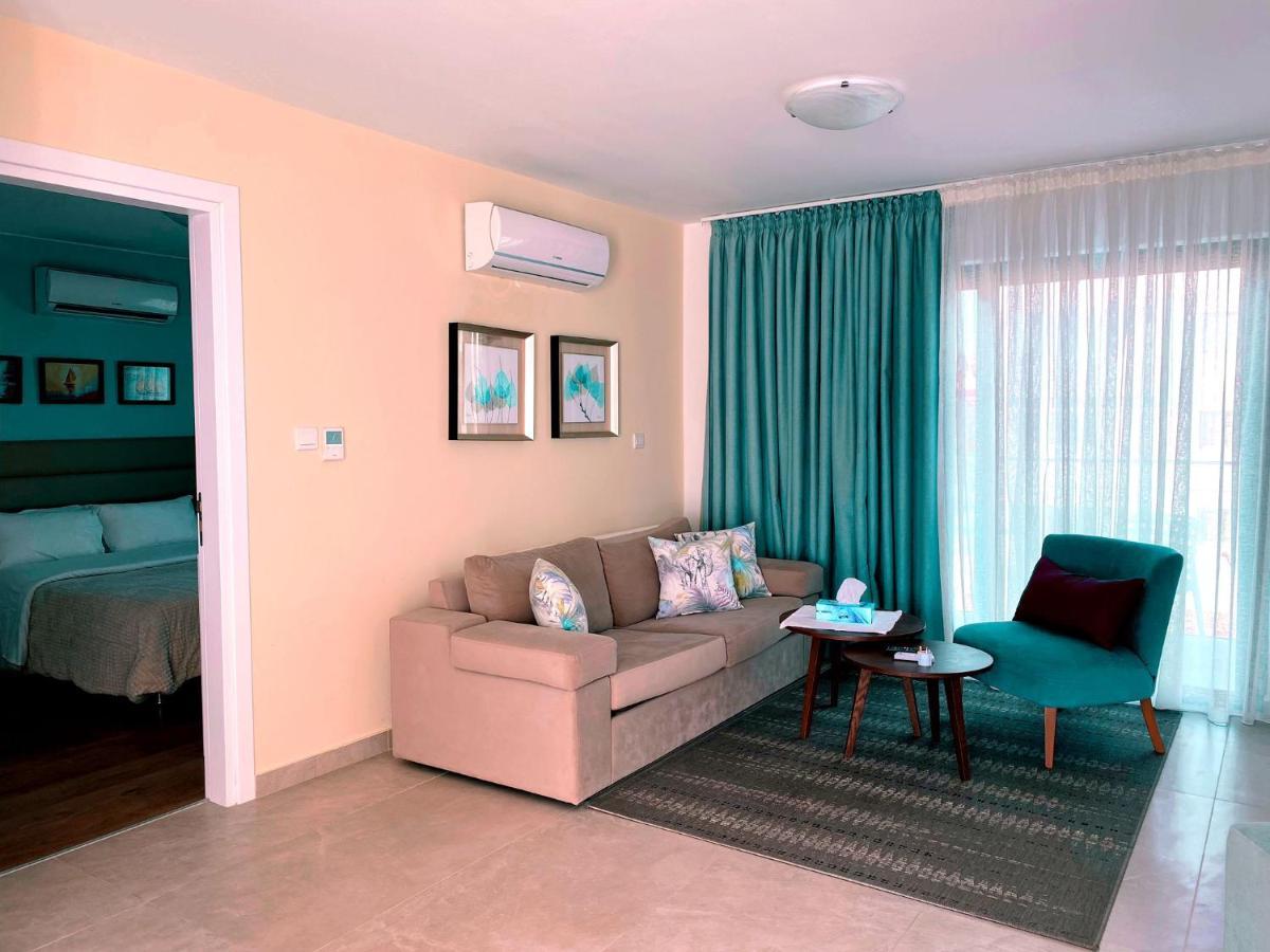 Victoria Suites Пафос Екстериор снимка